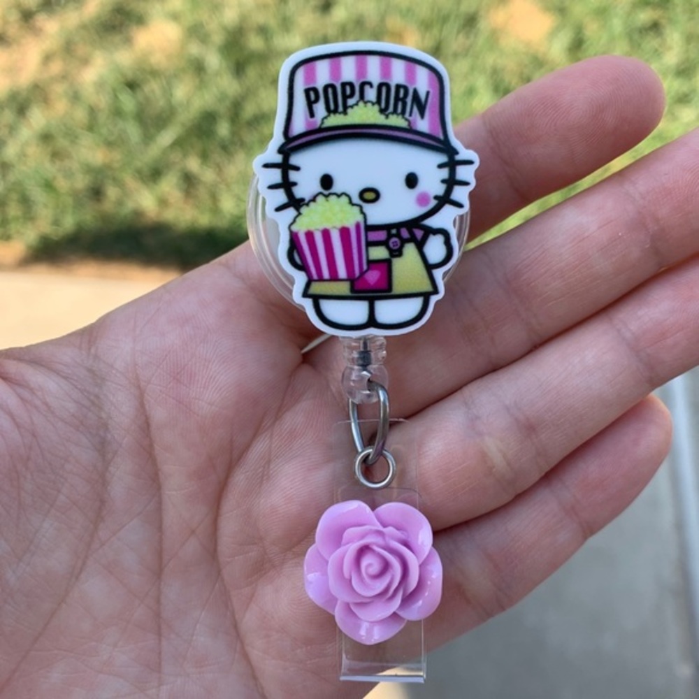 Hello Kitty Sanrio Popcorn Retractable Badger